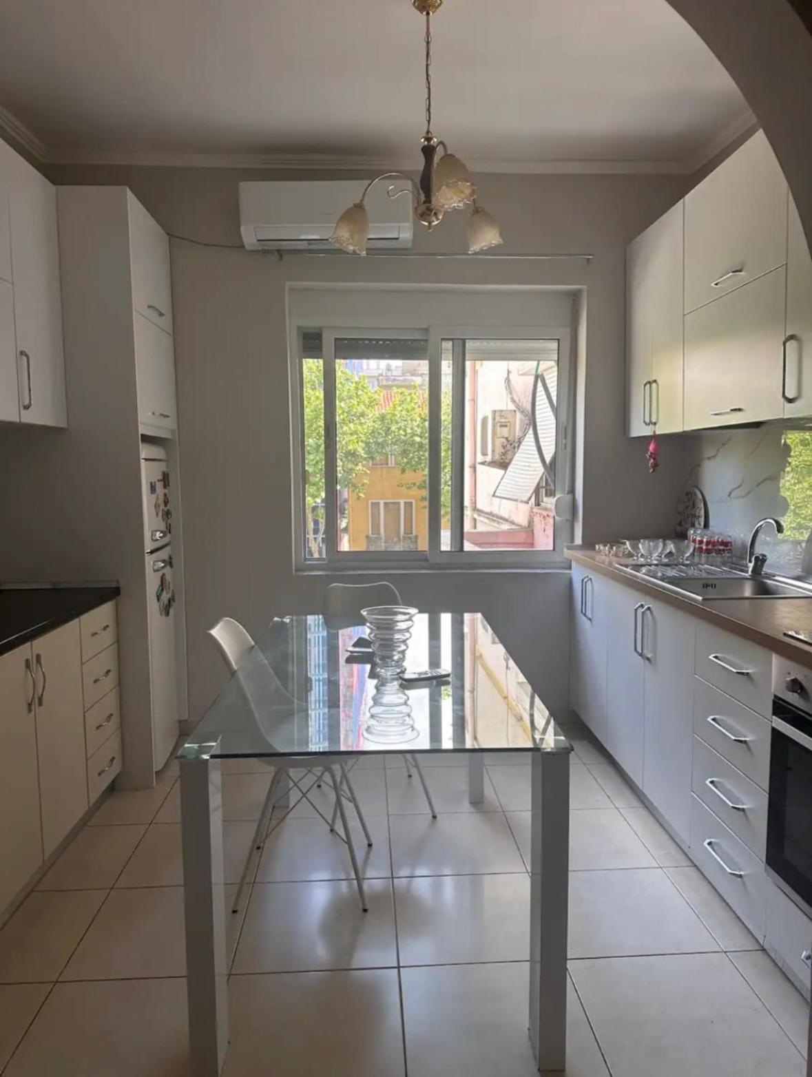 Quaint Gem ,your Away From * Tiranë