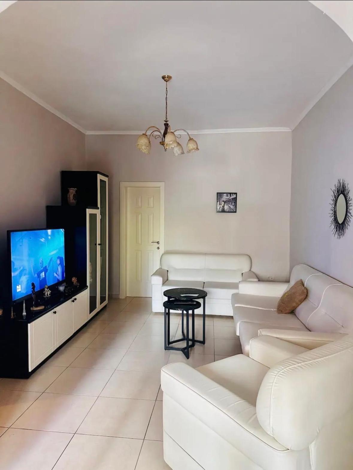 Quaint Gem ,your Away From * Tiranë